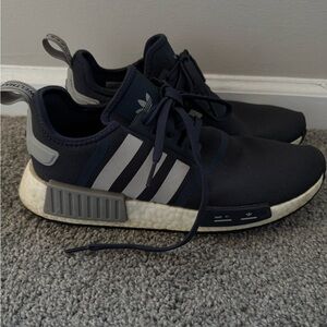 Men’s Adidas NMD R1 sneakers (size 9)